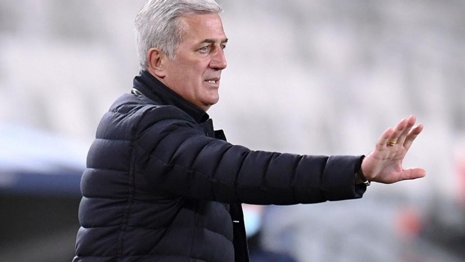 Belaïli : un défi stratégique pour Petkovic découvrez le défi passionnant de belaïli pour petkovic, une confrontation qui promet intensité et enjeux sur le terrain. suivez chaque moment clé et plongez au cœur des stratégies des joueurs dans cette rencontre captivante.